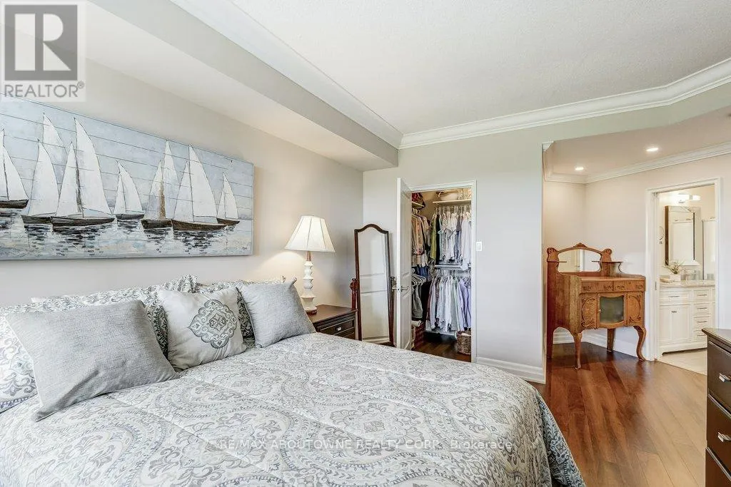 720 - 2511 LAKESHORE ROAD W