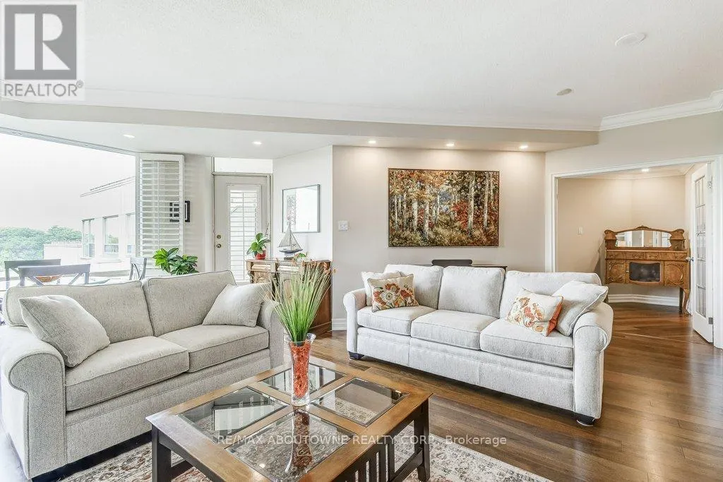 720 - 2511 LAKESHORE ROAD W