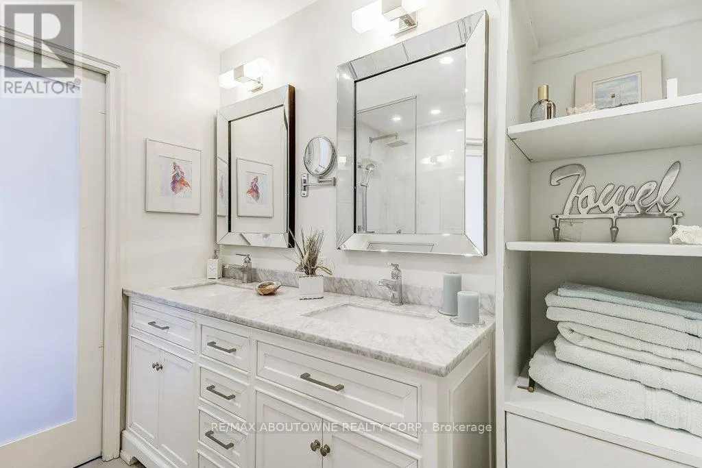 720 - 2511 LAKESHORE ROAD W