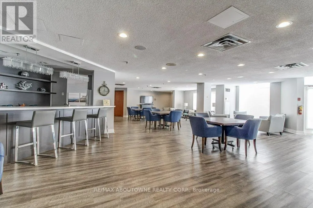 720 - 2511 LAKESHORE ROAD W