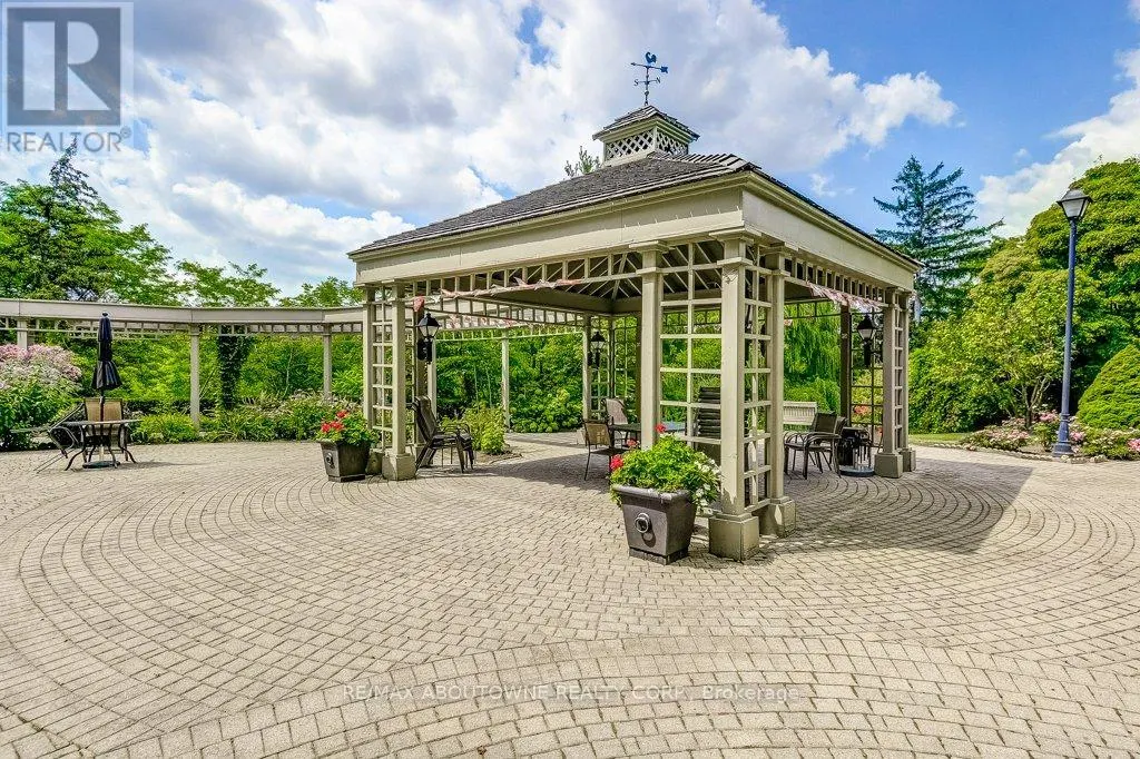 720 - 2511 LAKESHORE ROAD W