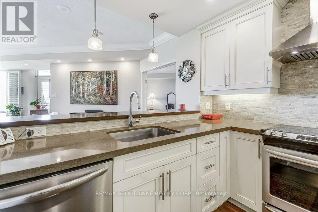 720 - 2511 LAKESHORE ROAD W