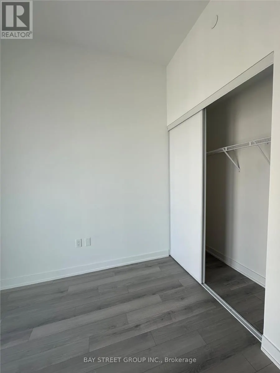 824 - 1005 DUNDAS STREET E