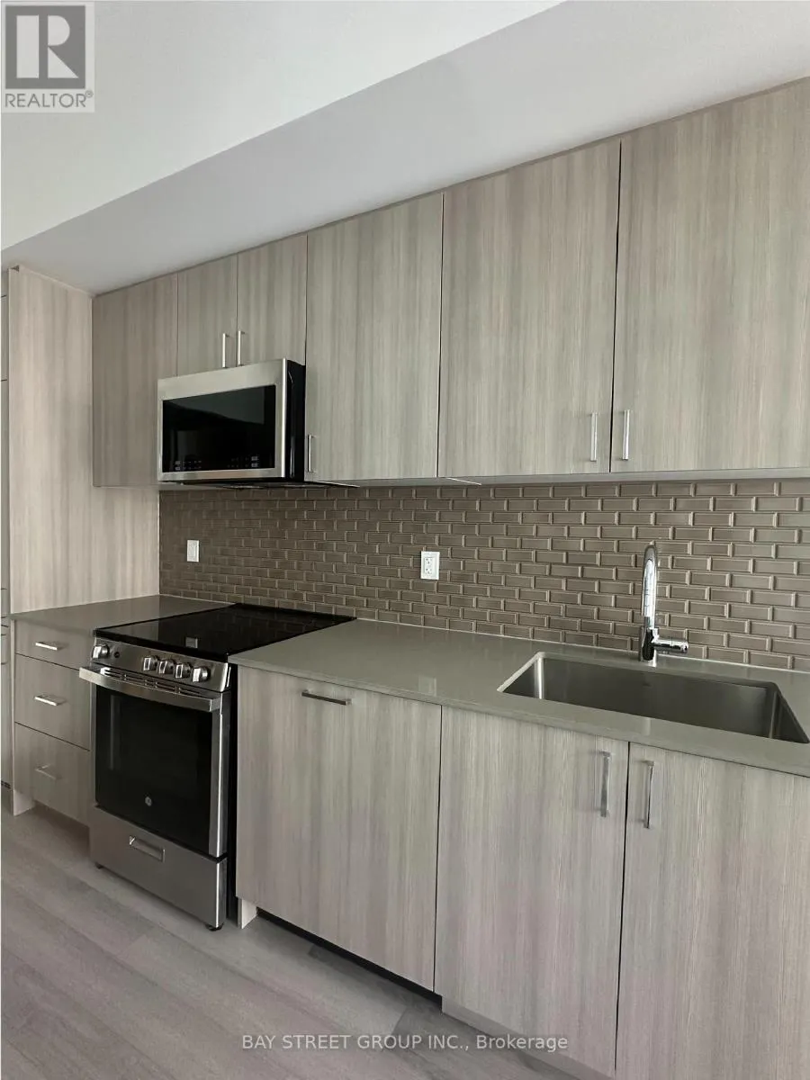 824 - 1005 DUNDAS STREET E