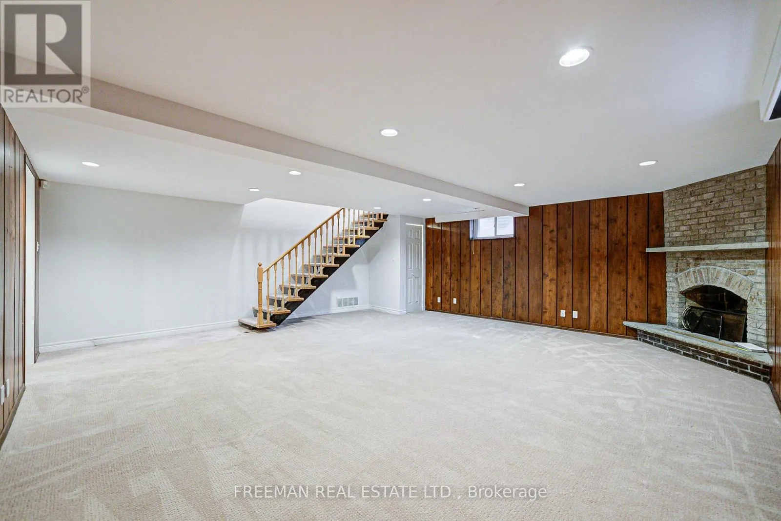 1528 KNARESWOOD DRIVE
