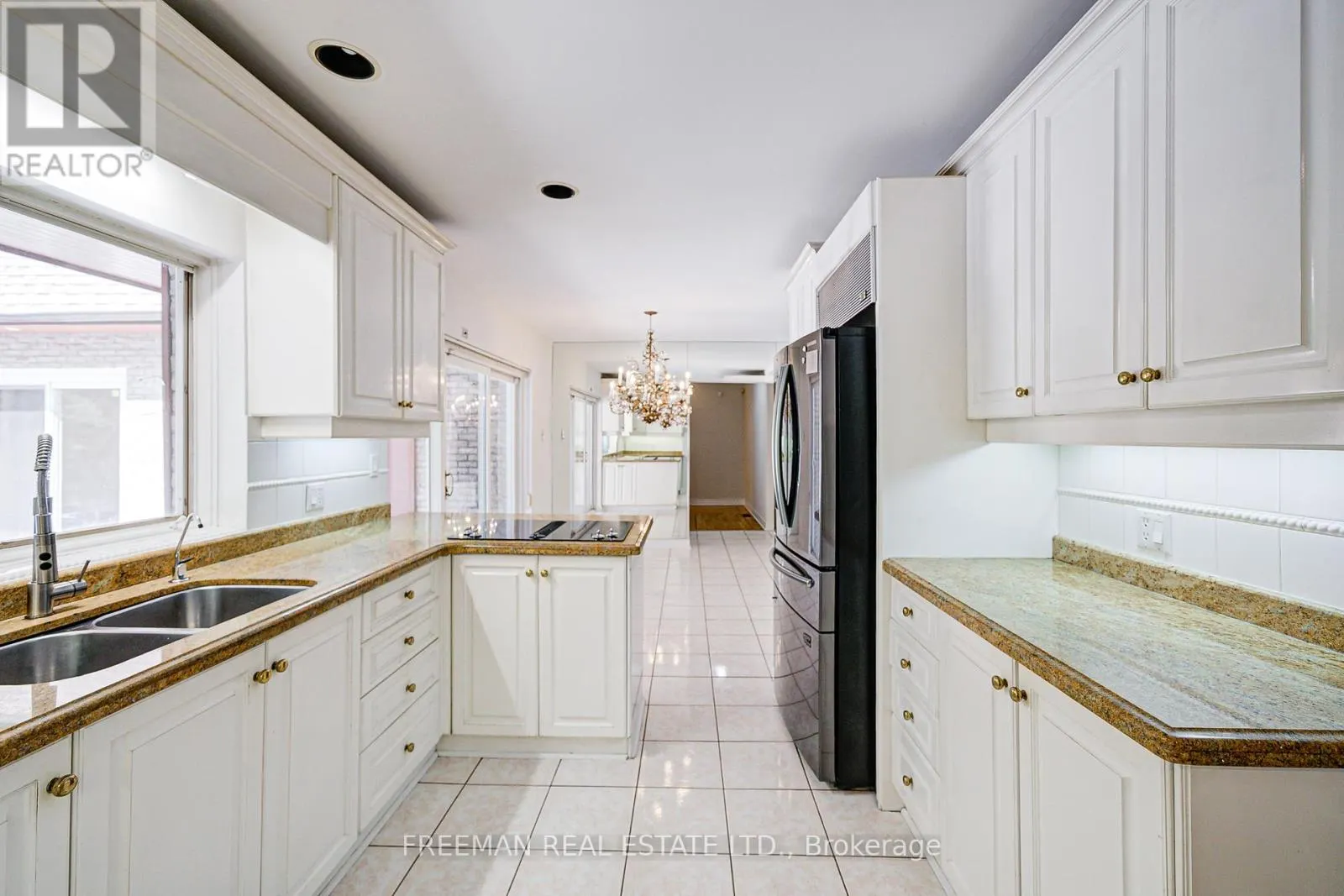 1528 KNARESWOOD DRIVE