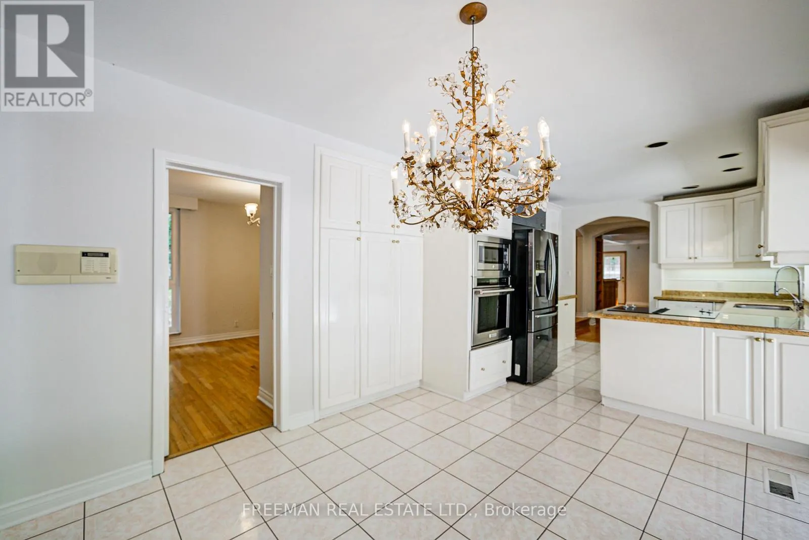 1528 KNARESWOOD DRIVE