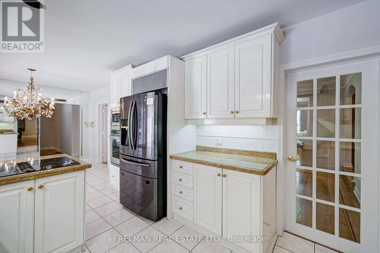 1528 KNARESWOOD DRIVE