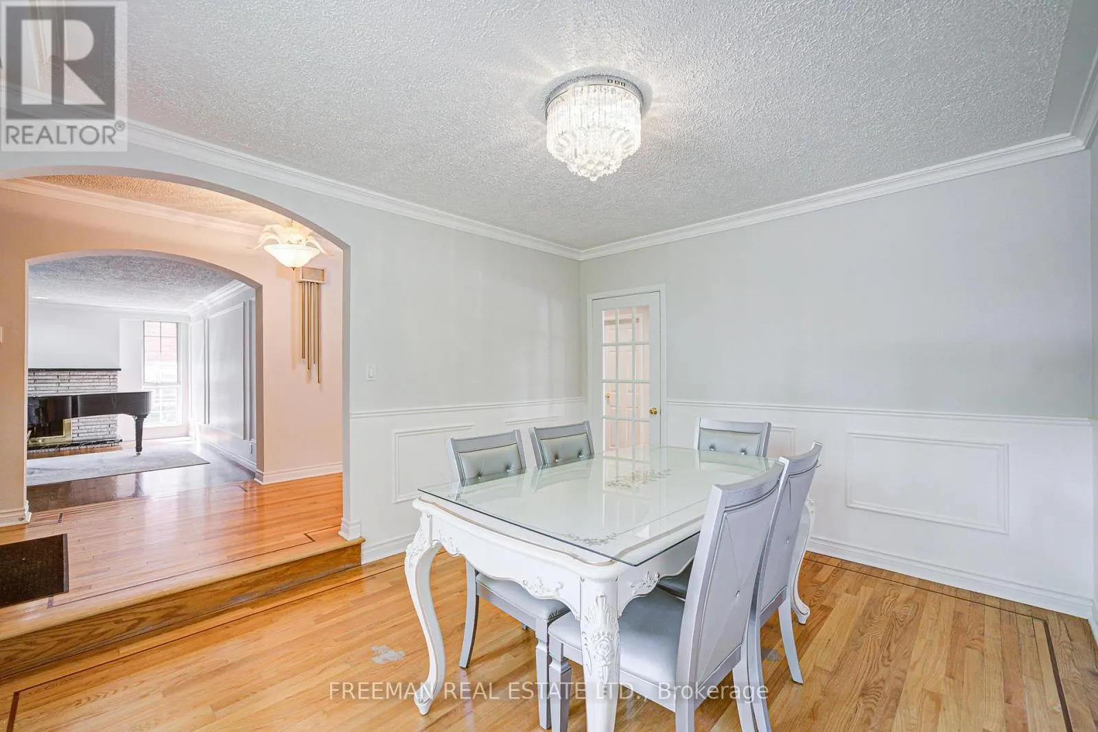 1528 KNARESWOOD DRIVE