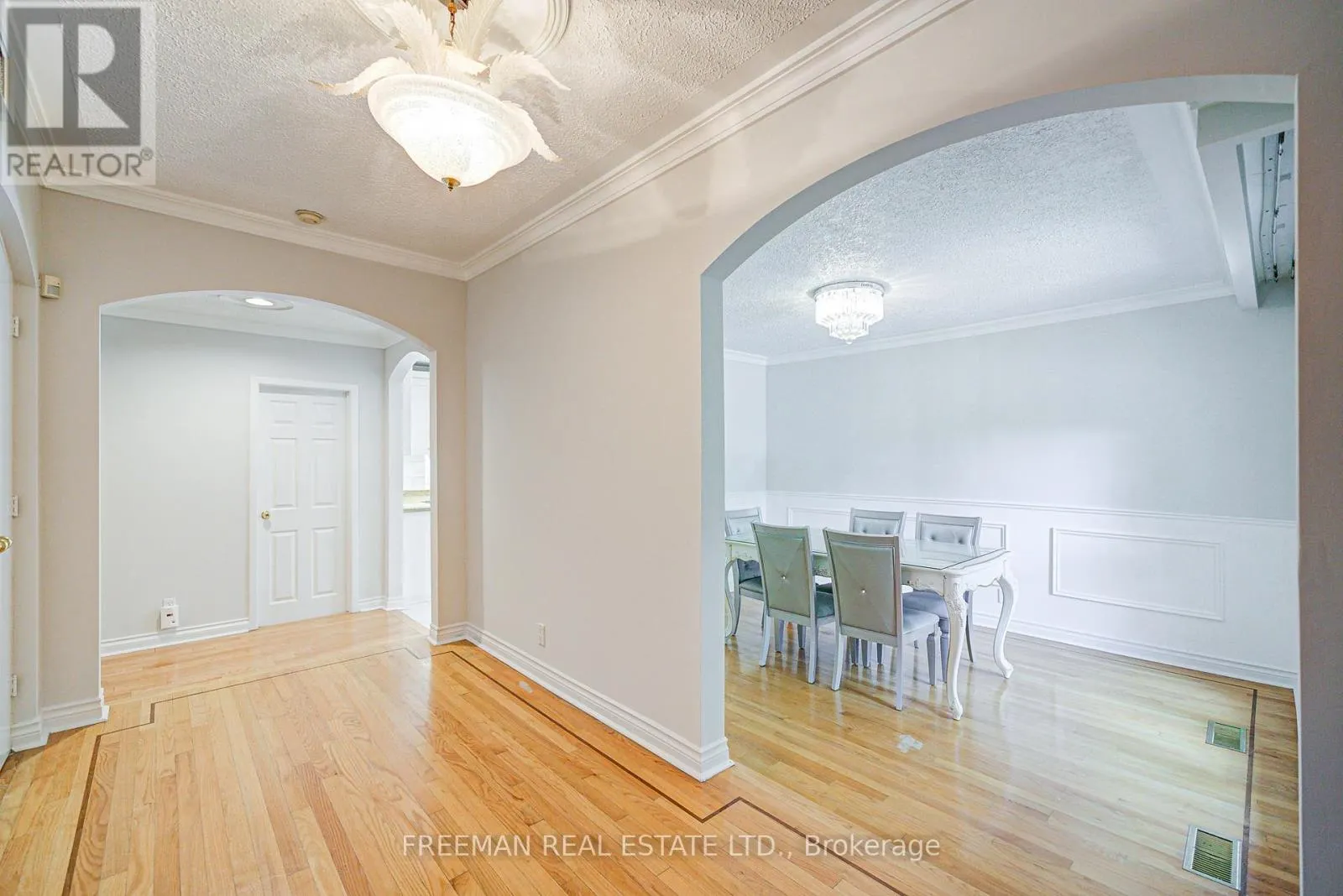 1528 KNARESWOOD DRIVE