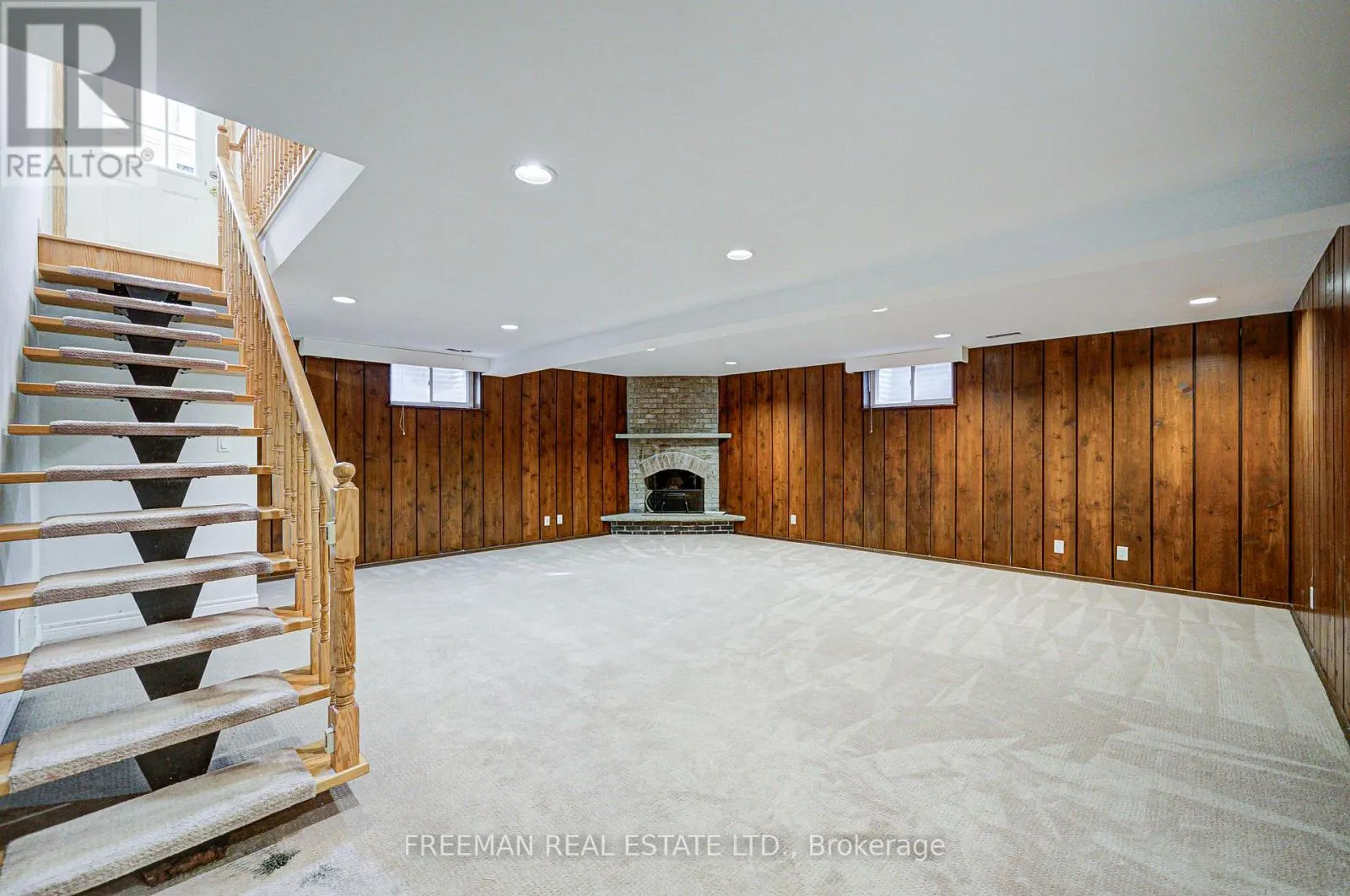 1528 KNARESWOOD DRIVE
