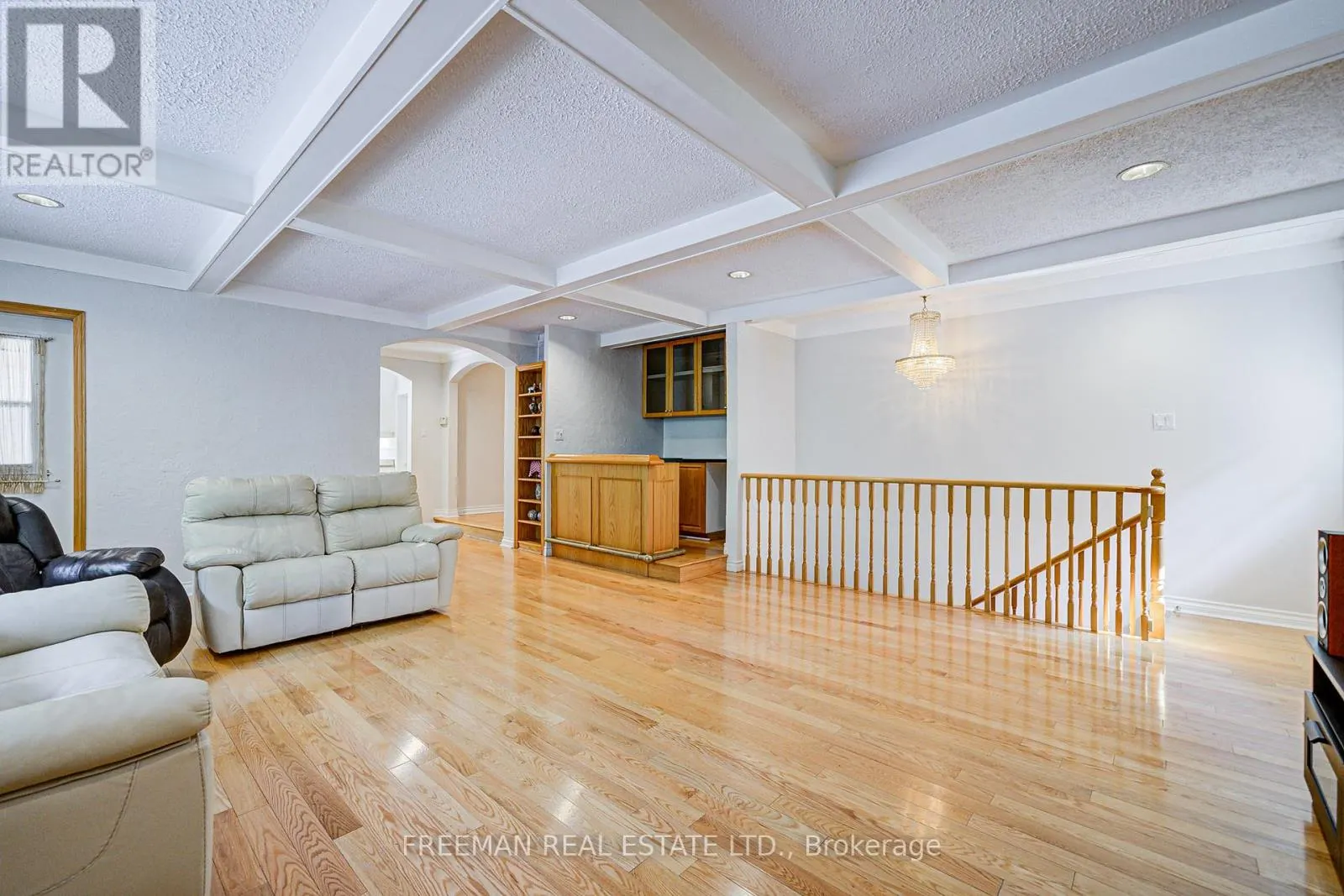 1528 KNARESWOOD DRIVE