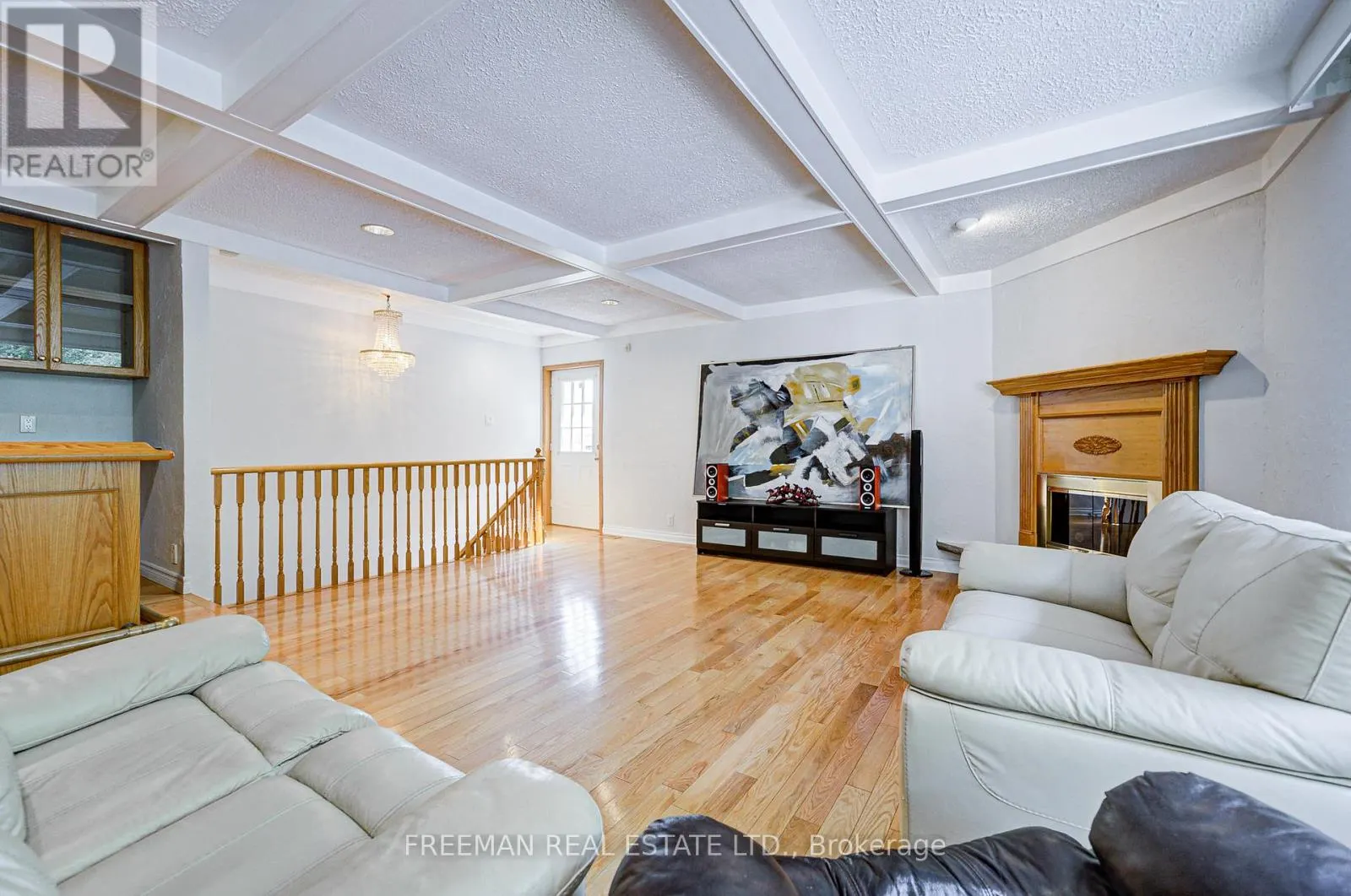 1528 KNARESWOOD DRIVE