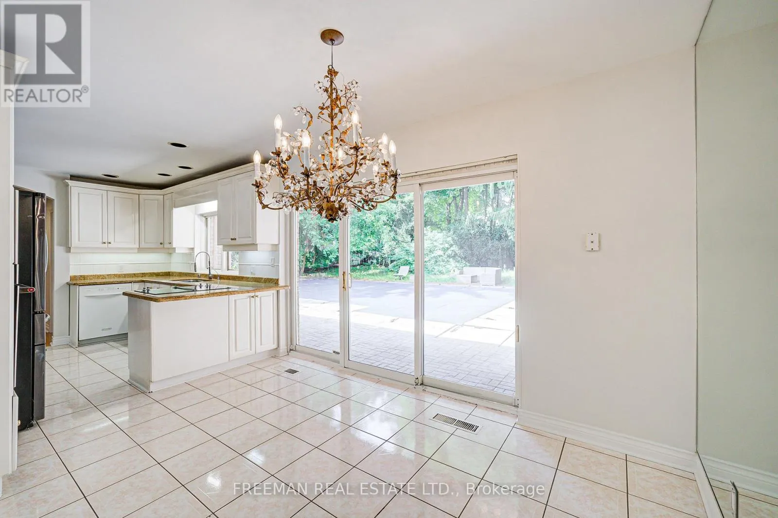 1528 KNARESWOOD DRIVE
