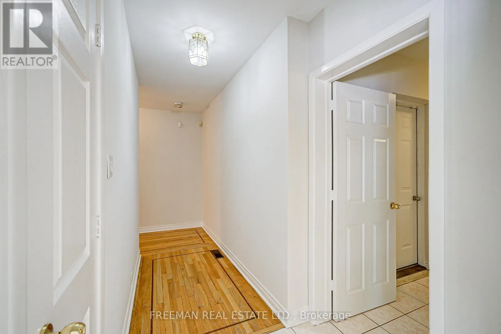 1528 KNARESWOOD DRIVE