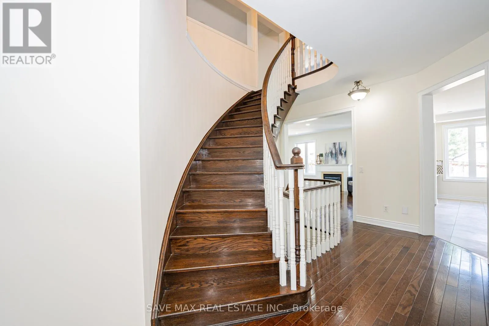 49 SCOTCHMERE CRESCENT