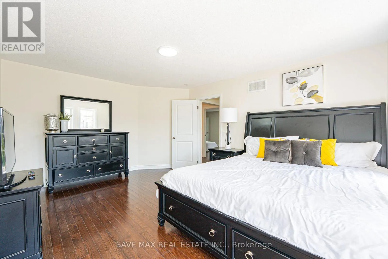 49 SCOTCHMERE CRESCENT