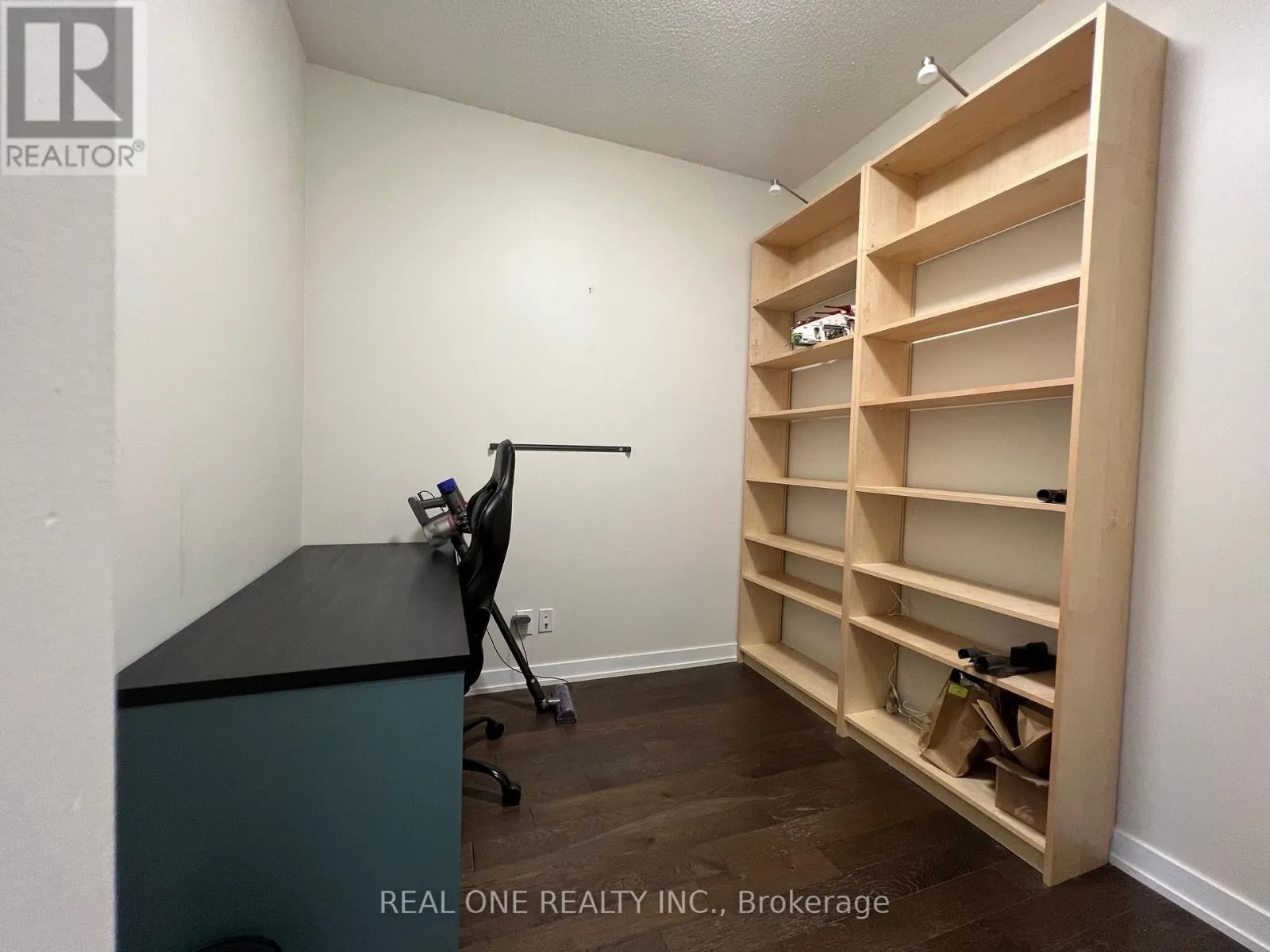 #1410 - 510 CURRAN PLACE