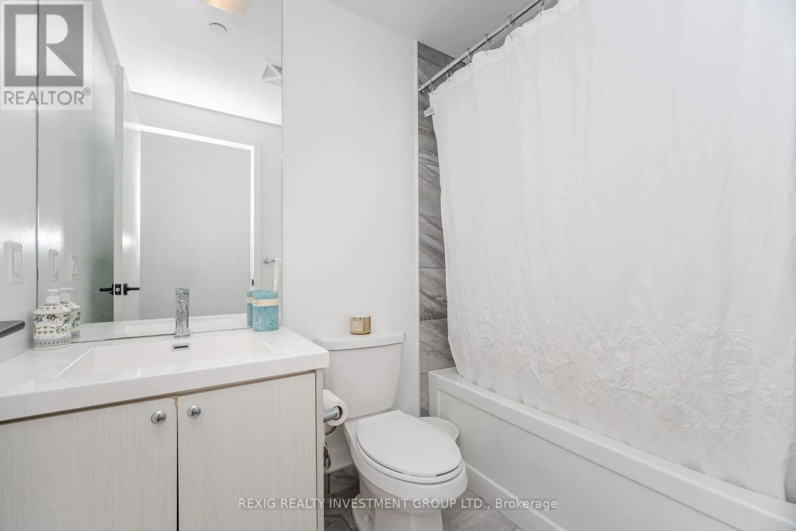 723 - 50 GEORGE BUTCHART DRIVE