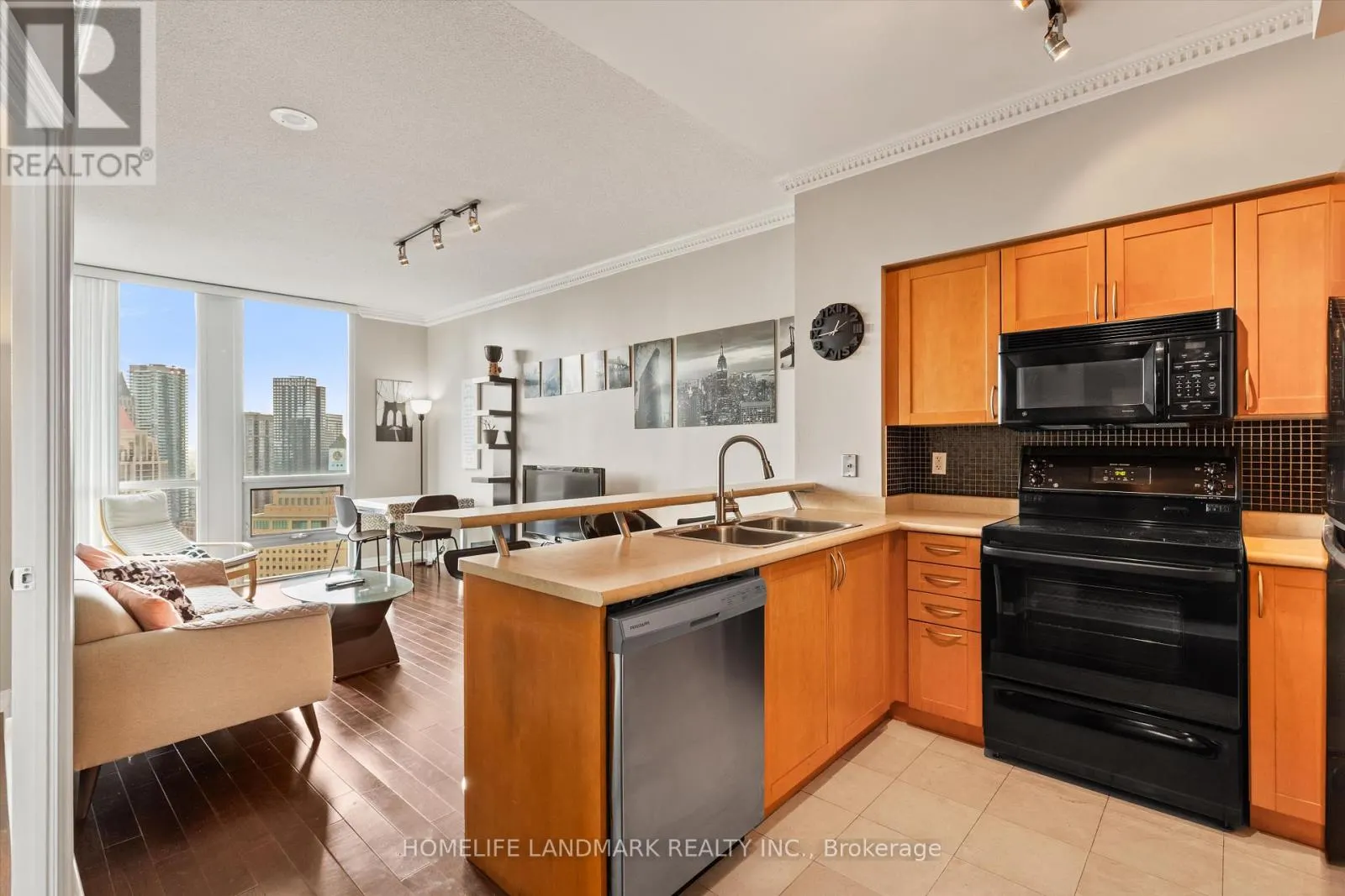 3110 - 3939 DUKE OF YORK BOULEVARD