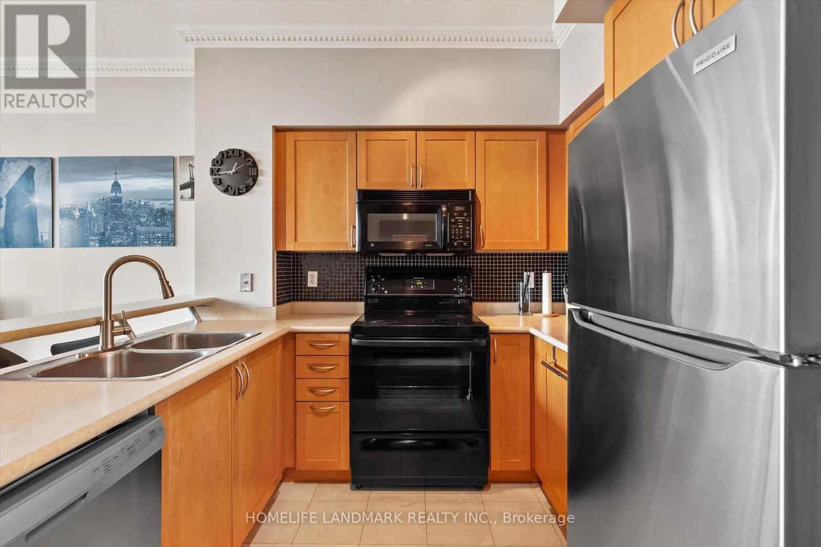 3110 - 3939 DUKE OF YORK BOULEVARD