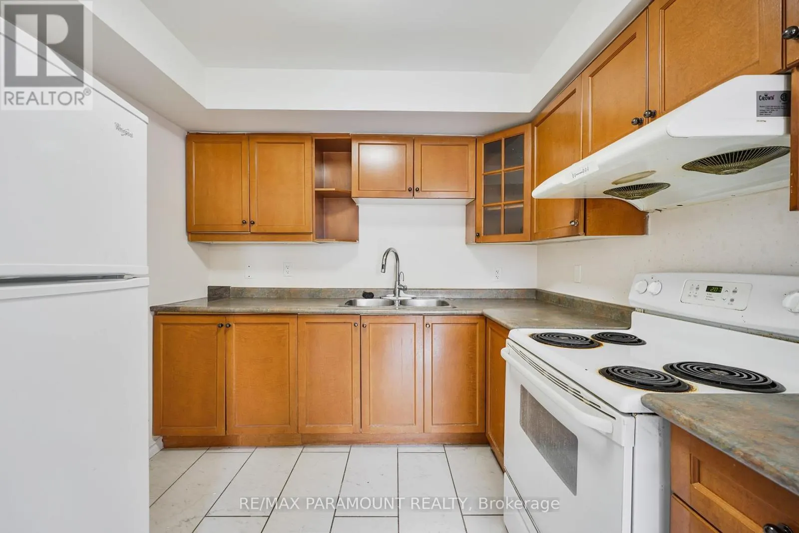 4 SUMMERDALE CRESCENT