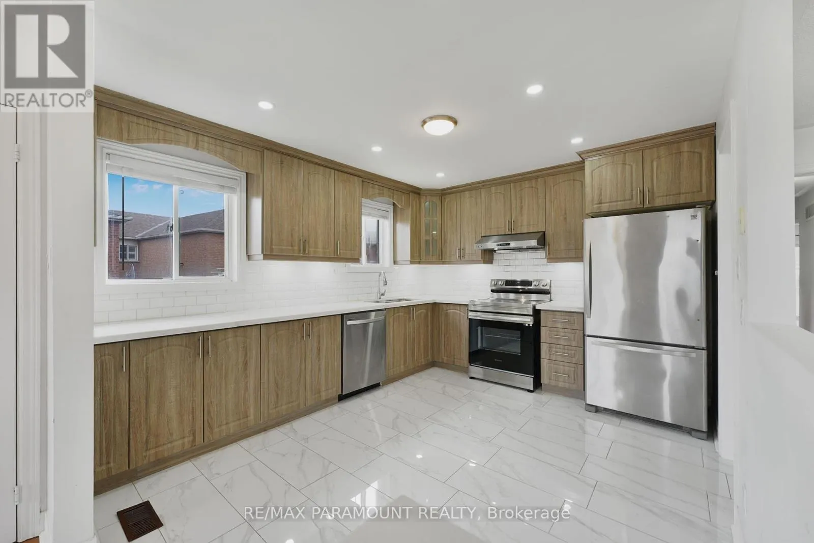 4 SUMMERDALE CRESCENT