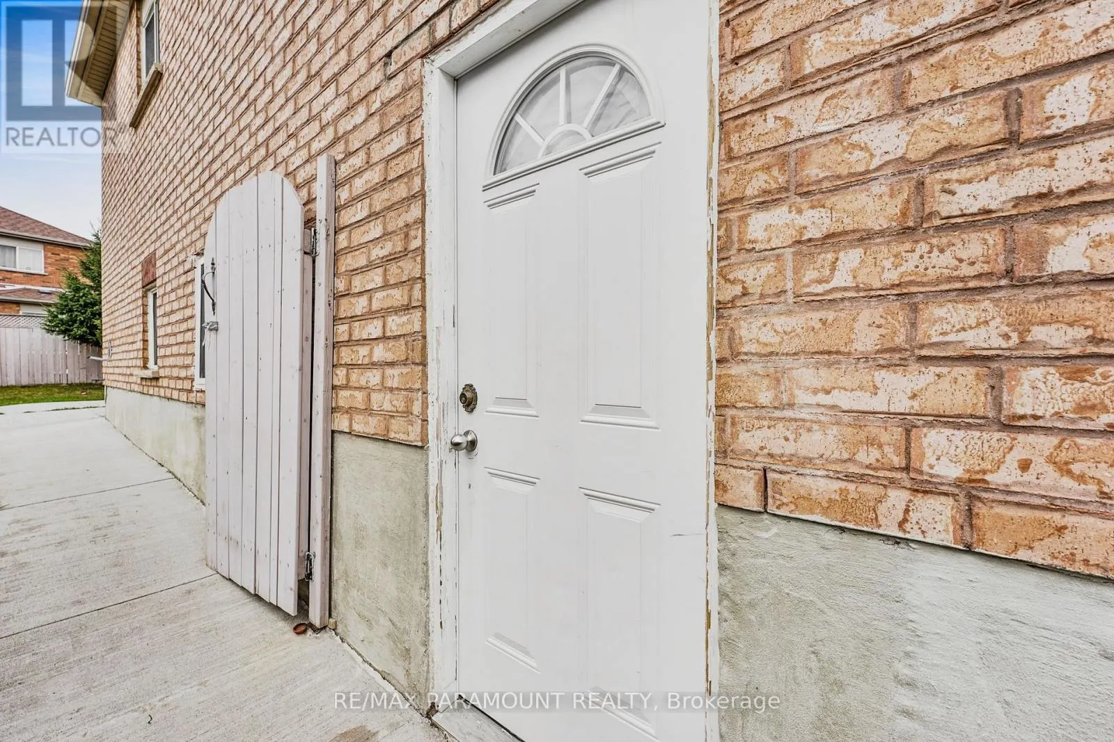4 SUMMERDALE CRESCENT