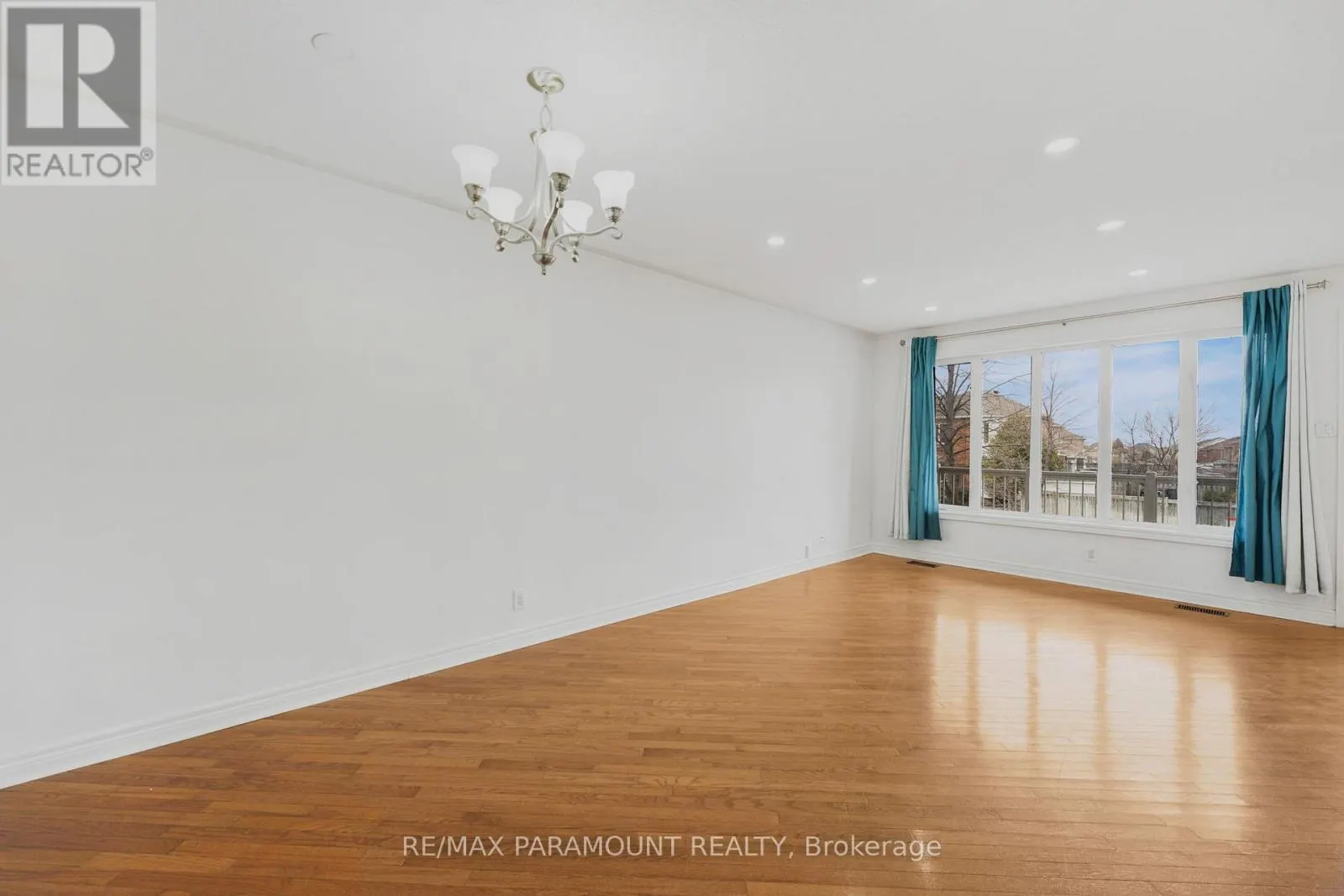 4 SUMMERDALE CRESCENT