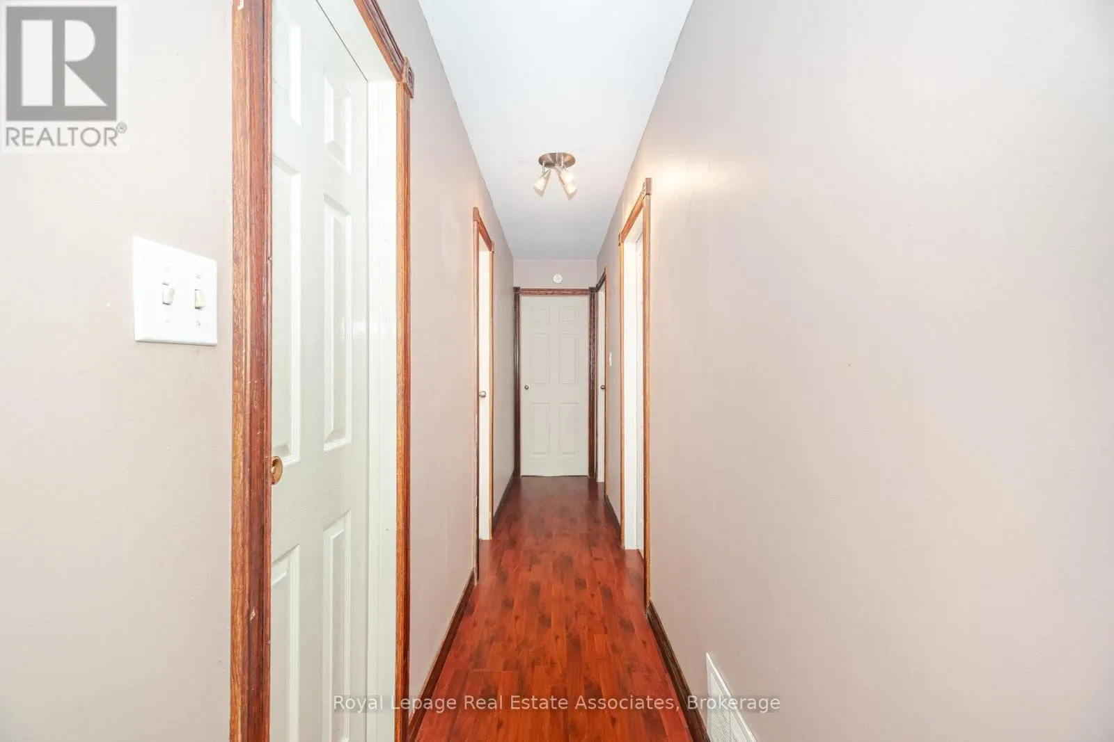 12 GULLIVER CRESCENT