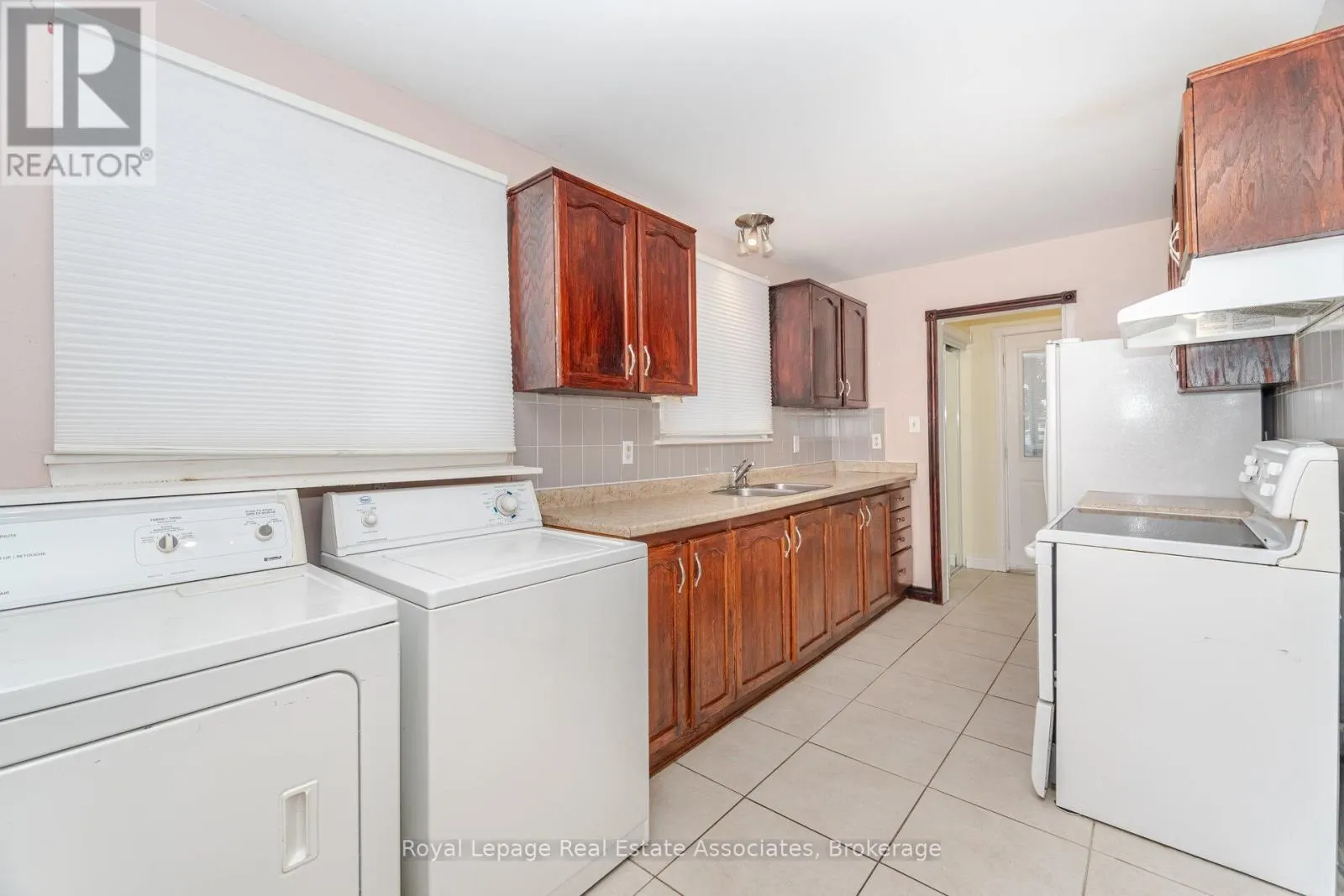 12 GULLIVER CRESCENT