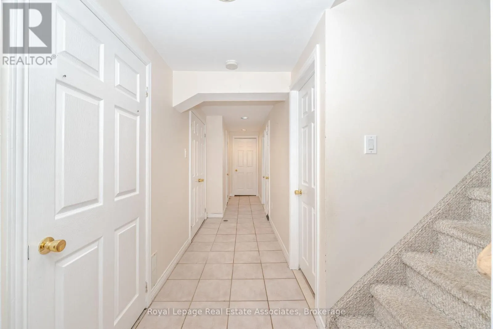 12 GULLIVER CRESCENT