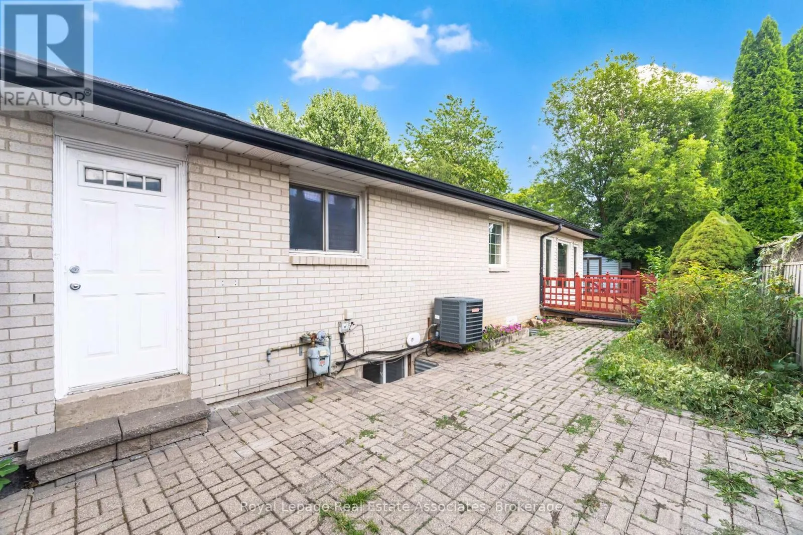 12 GULLIVER CRESCENT