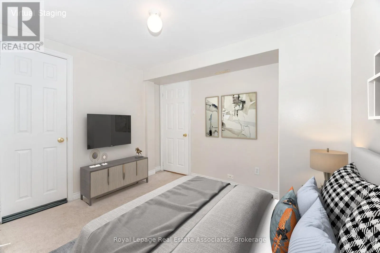 12 GULLIVER CRESCENT