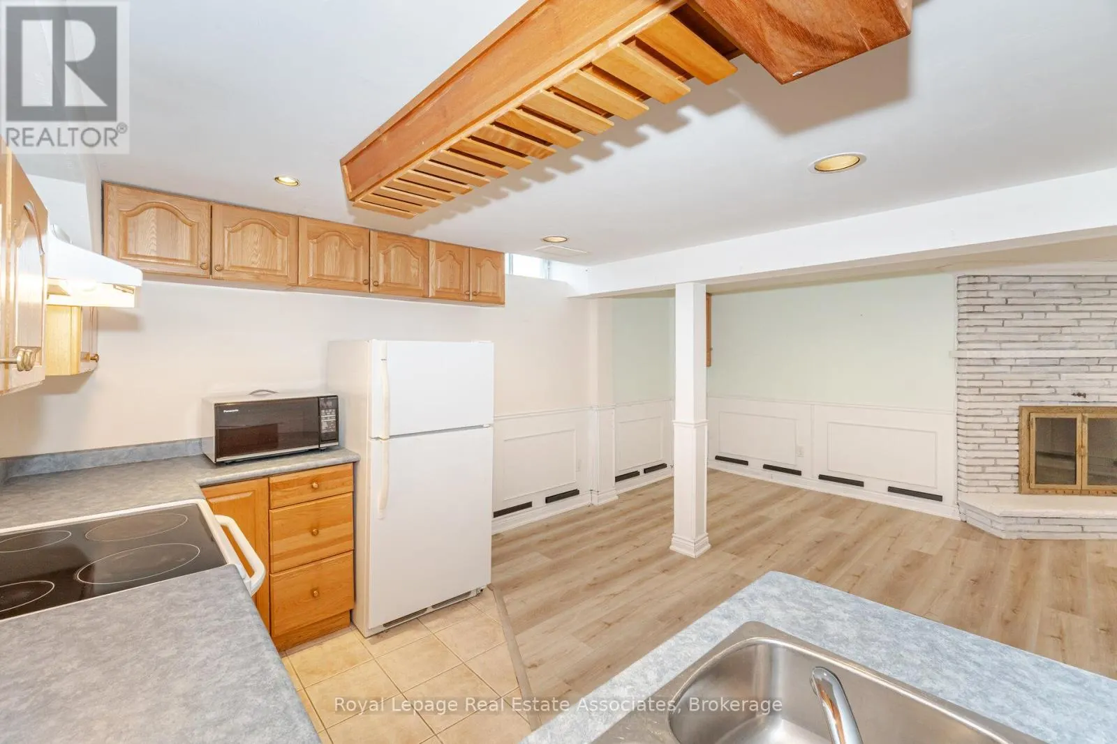 12 GULLIVER CRESCENT