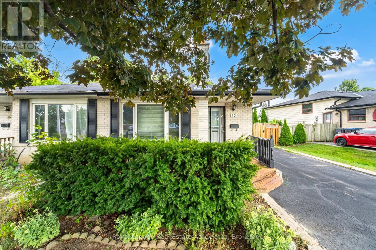 12 GULLIVER CRESCENT