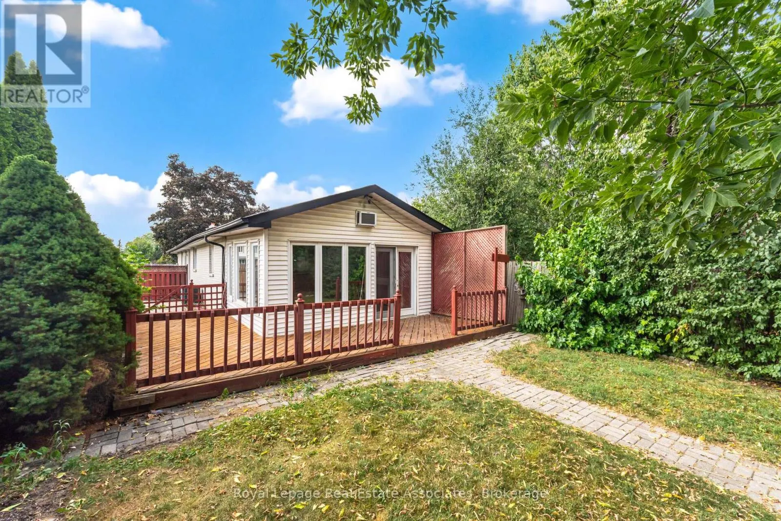 12 GULLIVER CRESCENT