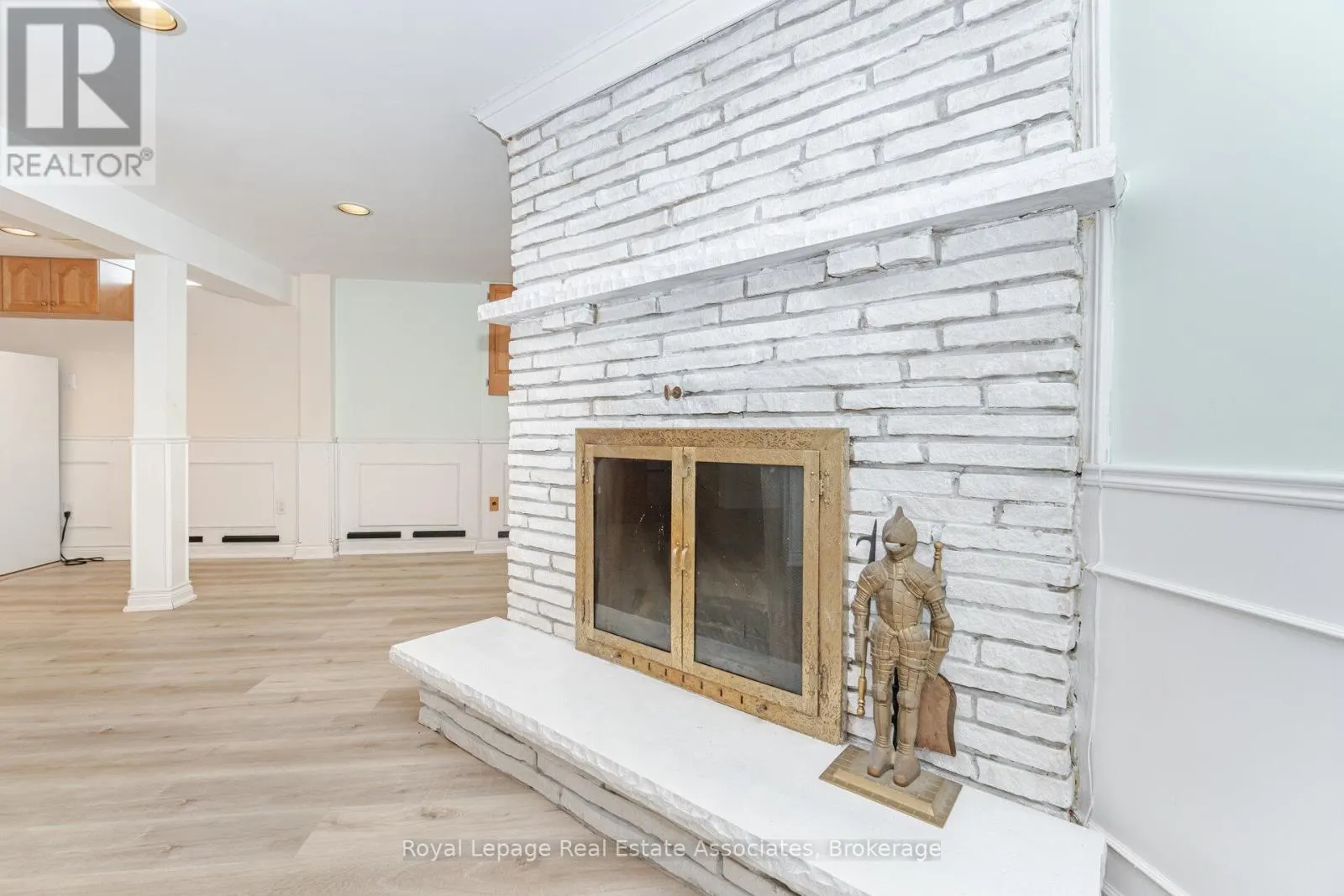 12 GULLIVER CRESCENT
