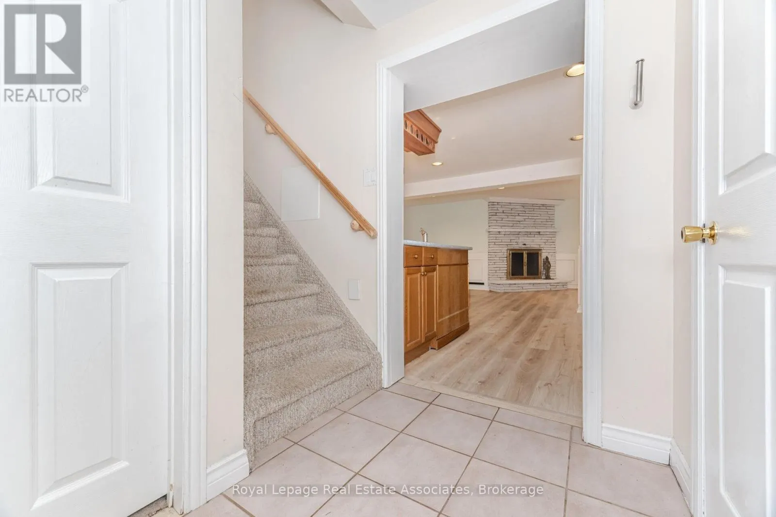 12 GULLIVER CRESCENT