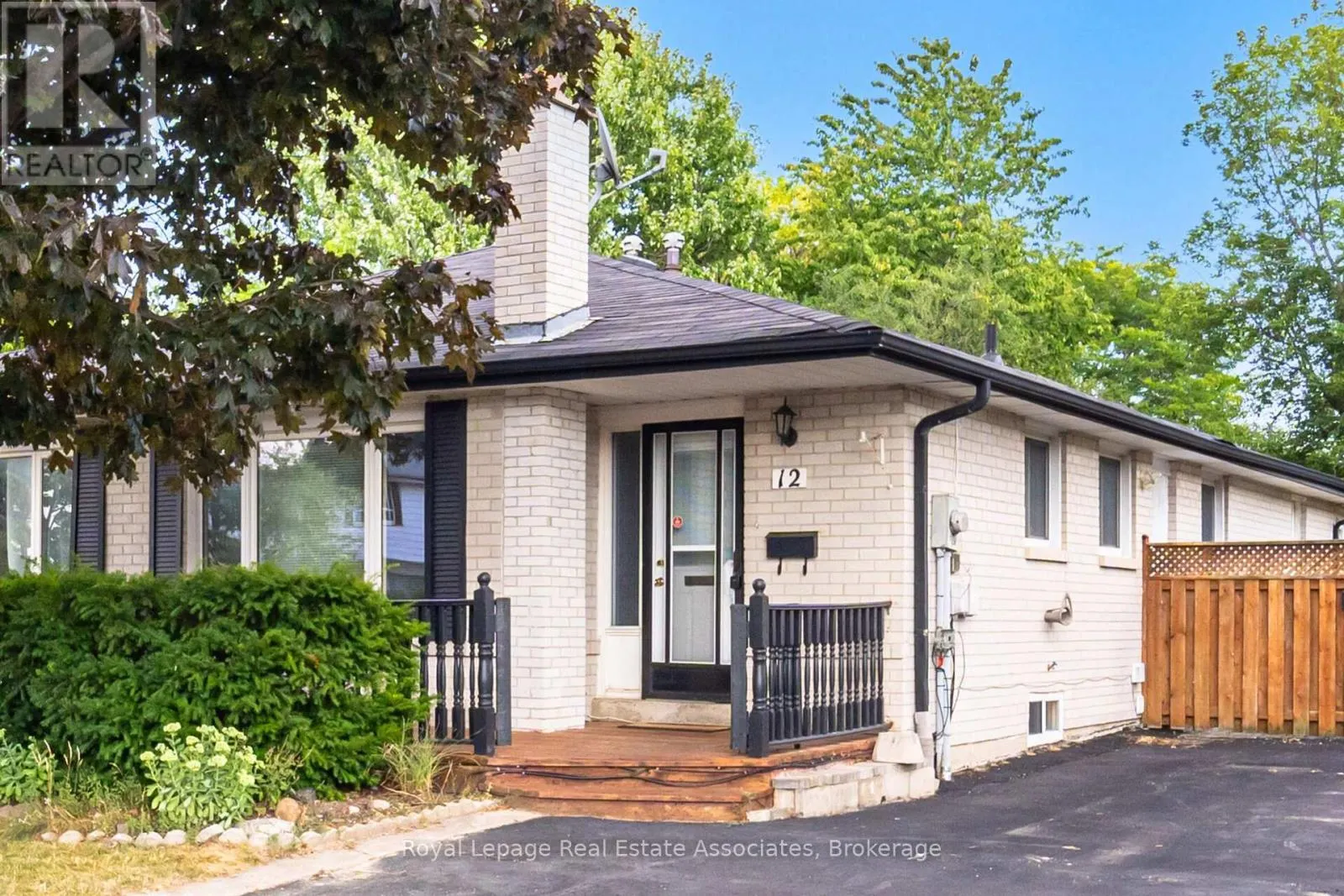 12 GULLIVER CRESCENT