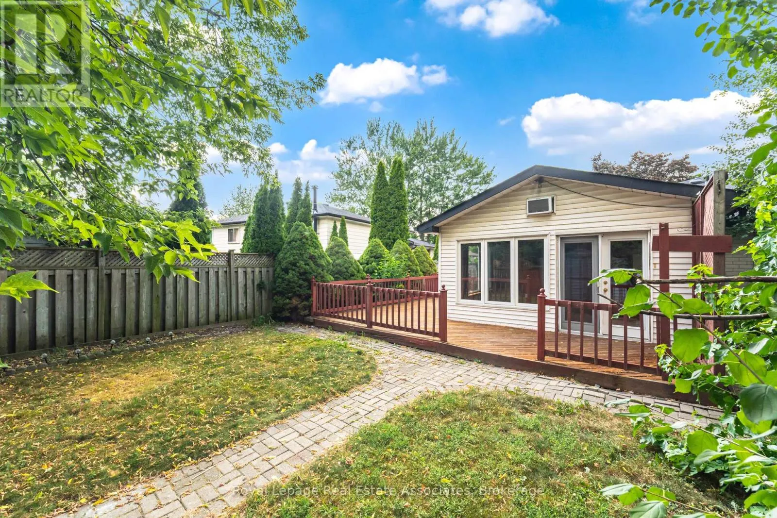 12 GULLIVER CRESCENT