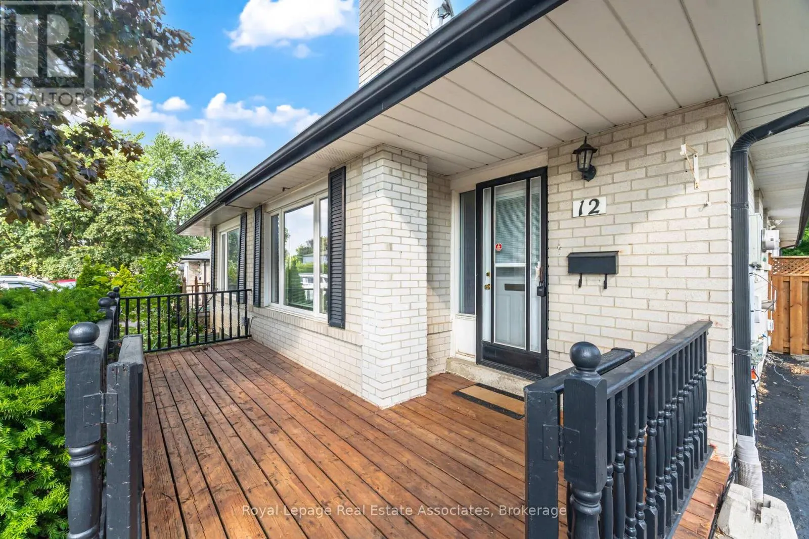 12 GULLIVER CRESCENT