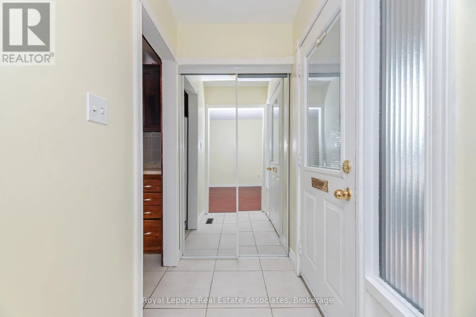 12 GULLIVER CRESCENT