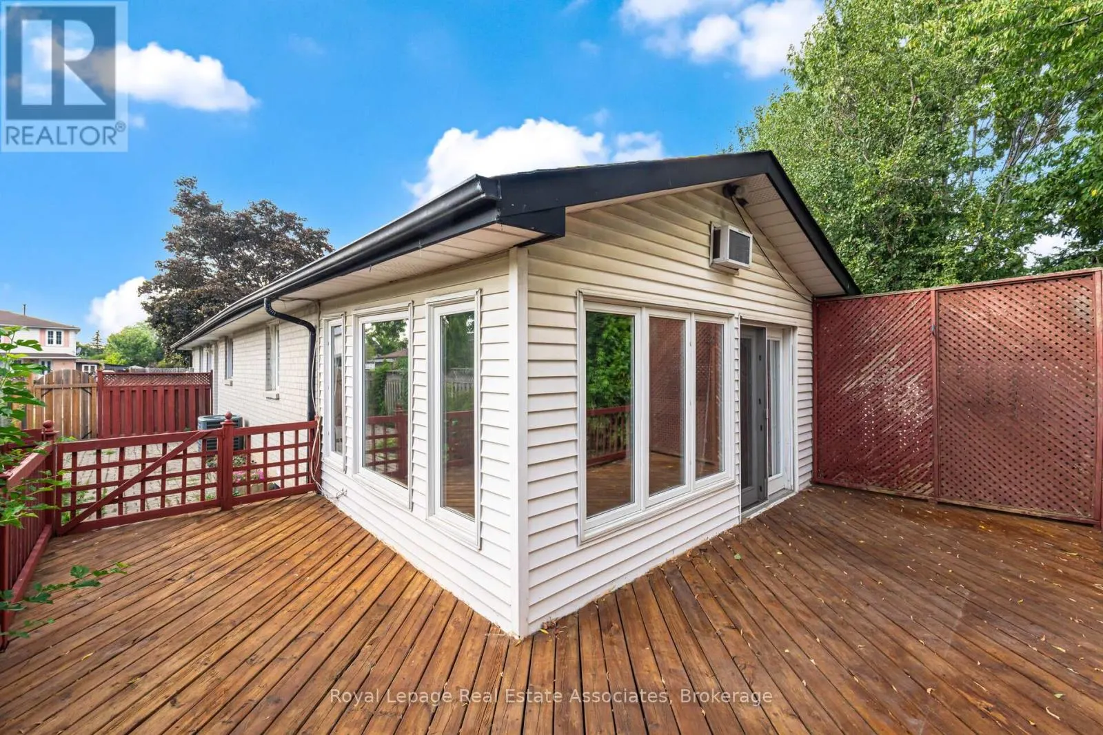 12 GULLIVER CRESCENT