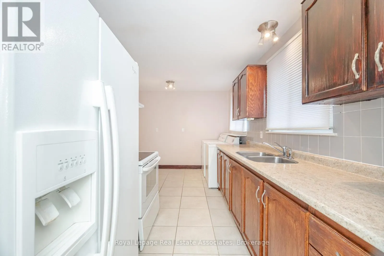 12 GULLIVER CRESCENT