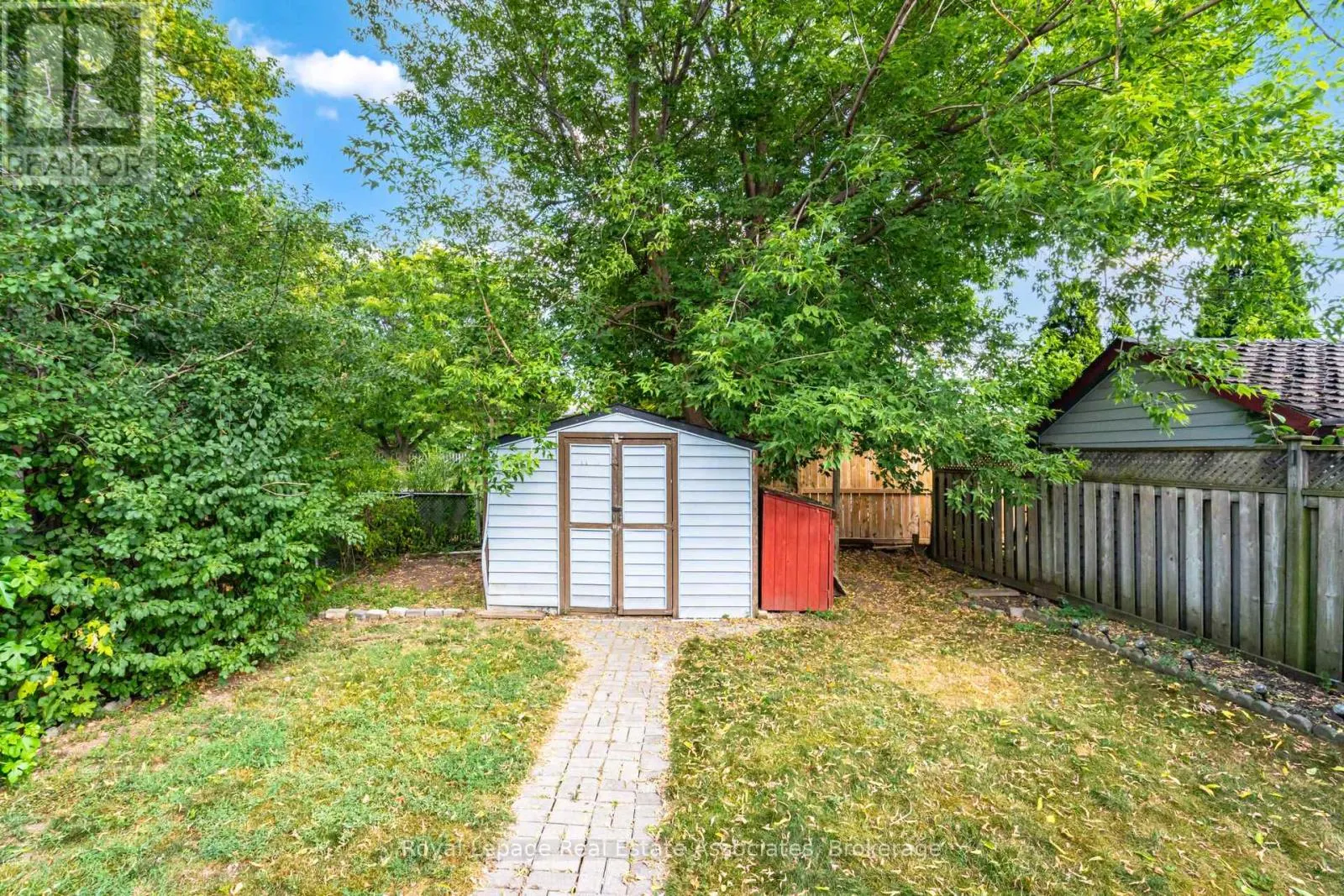 12 GULLIVER CRESCENT
