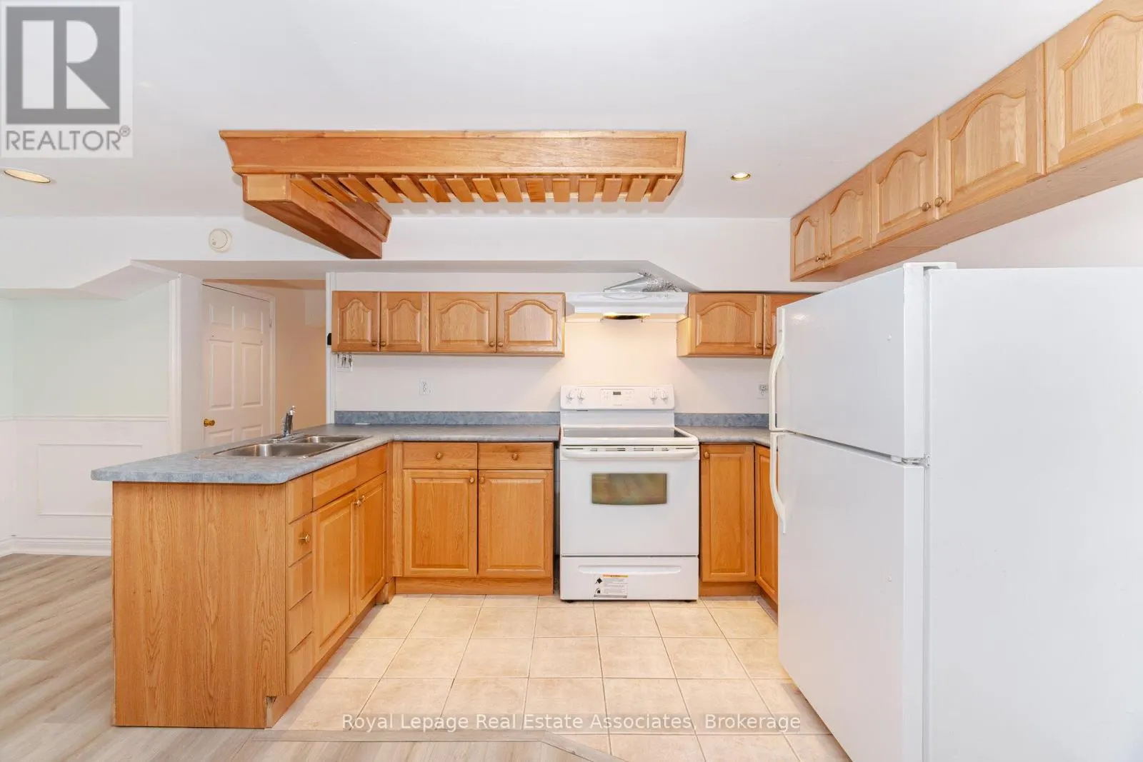 12 GULLIVER CRESCENT