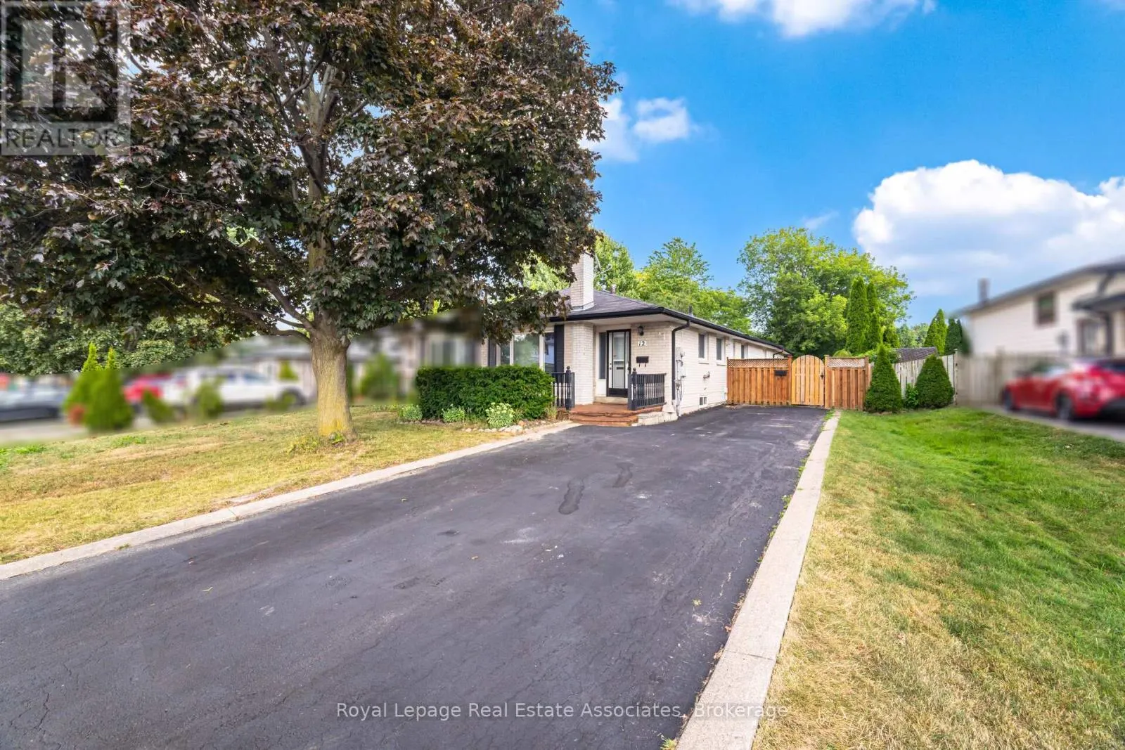 12 GULLIVER CRESCENT