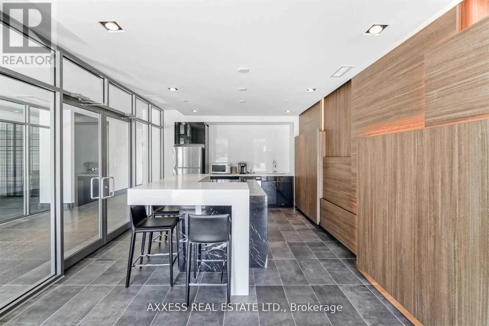 B210 - 5240 DUNDAS STREET