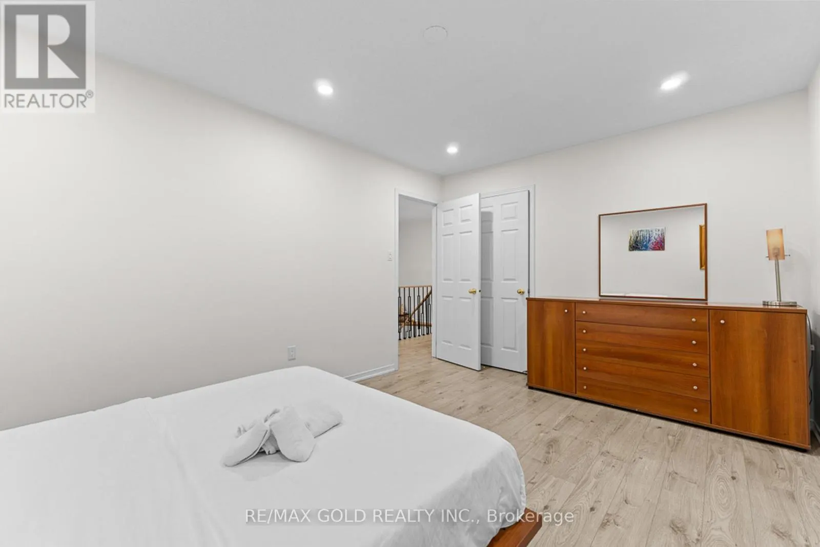 20 MOUNTAINBERRY ROAD